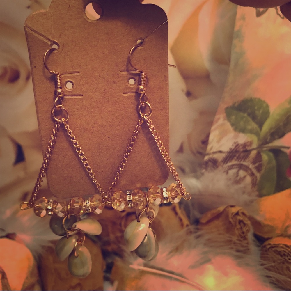 Seashell dangle earrings